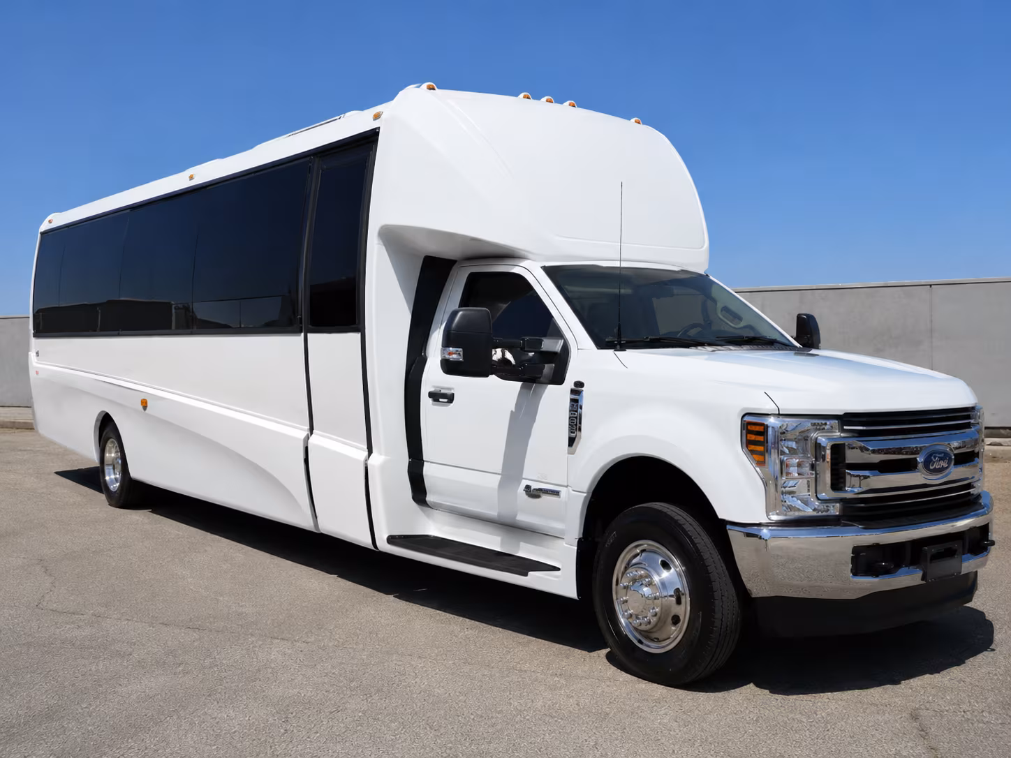 charter buses for disneyland and theme park groups in garden grove
