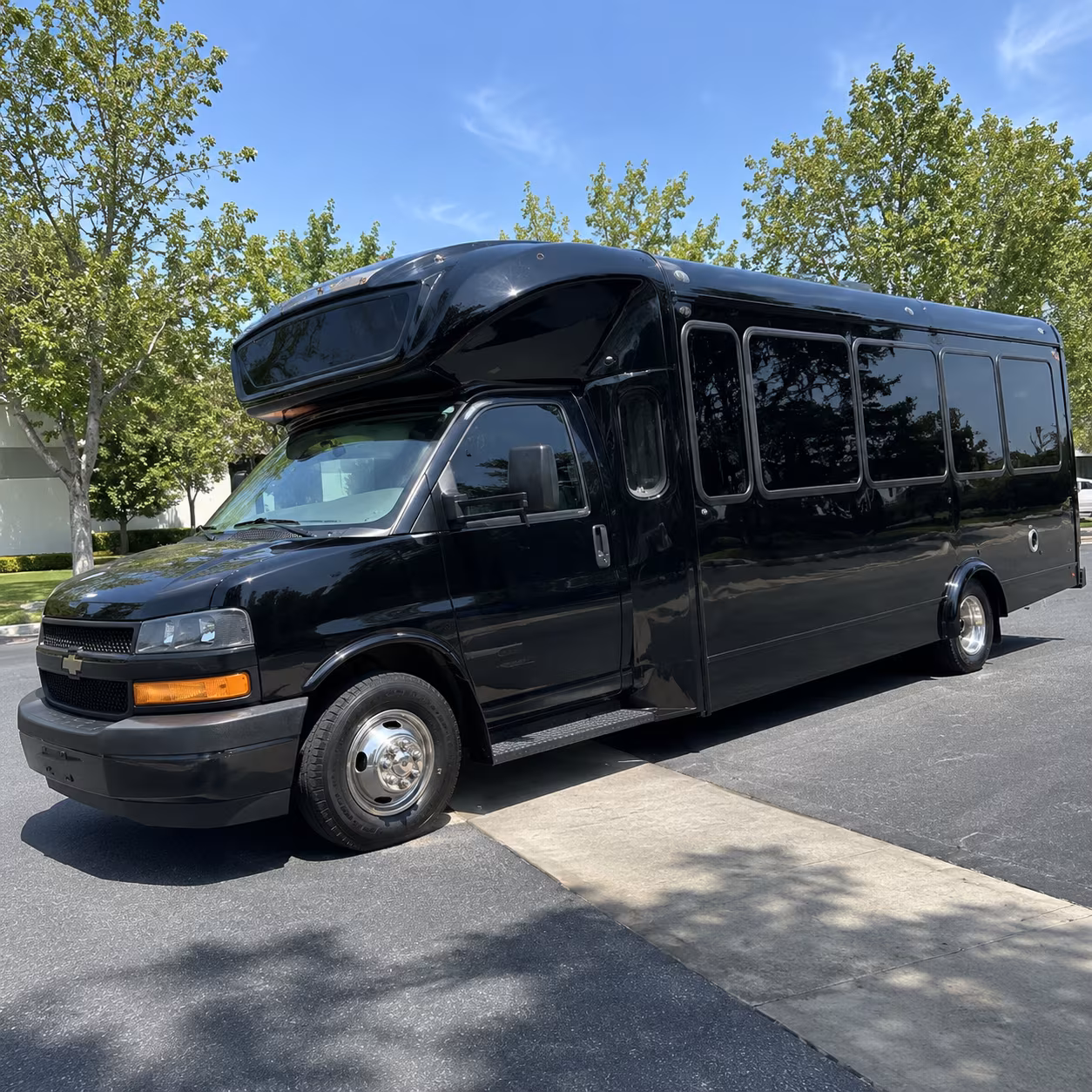 garden grove 15 passenger party bus