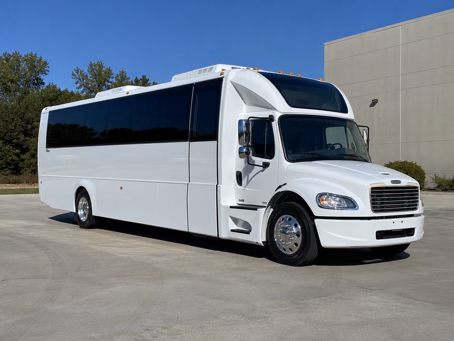 garden grove 28 passenger party bus