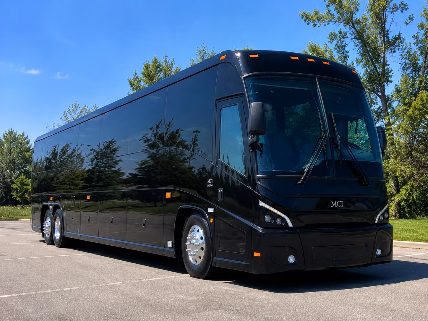 military base shuttle buses serving los alamitos and the surrounding orange county region