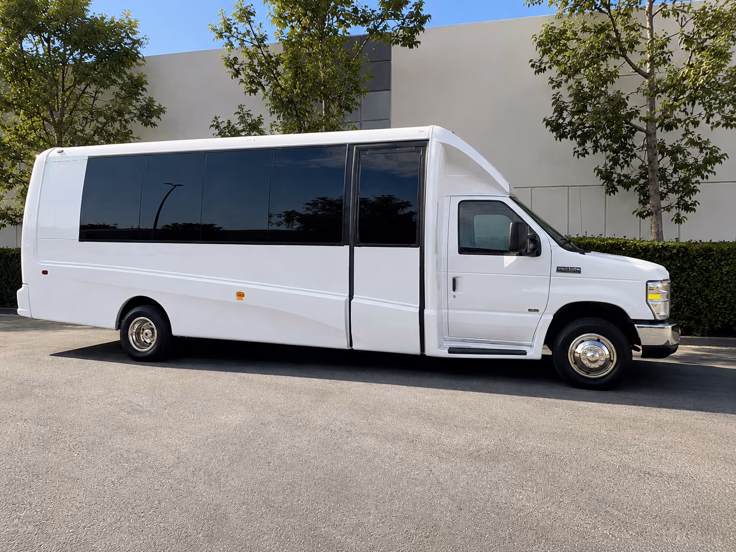 shuttle buses to kia forum and sofi stadium concerts in inglewood